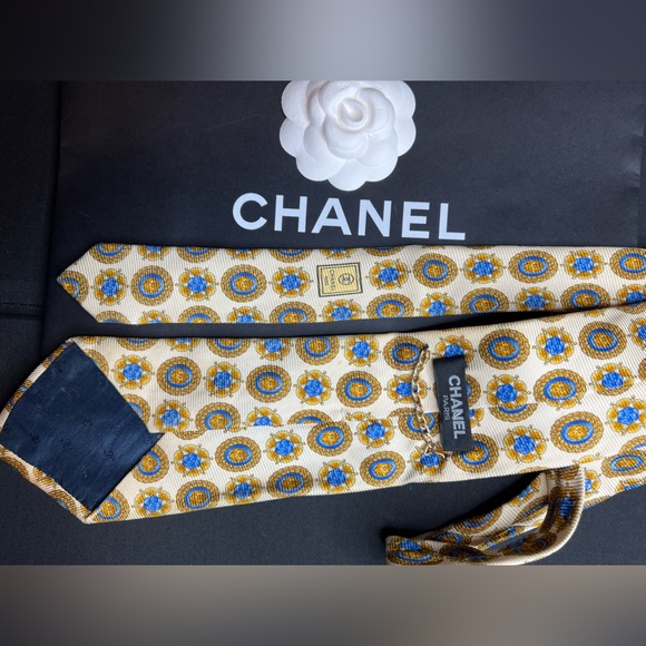 Authentic Chanel tie - Picture 4 of 5